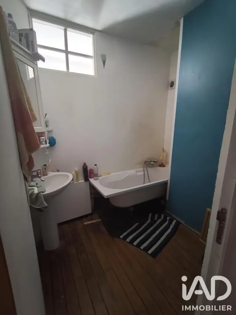 Vannitoad - 7-Piece House with Potential in Reims