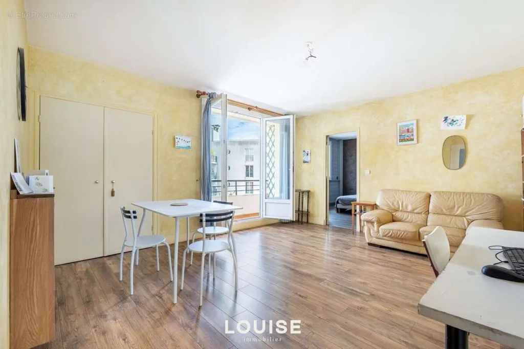 Soggiorno - Apartment with Balcony in Chaville