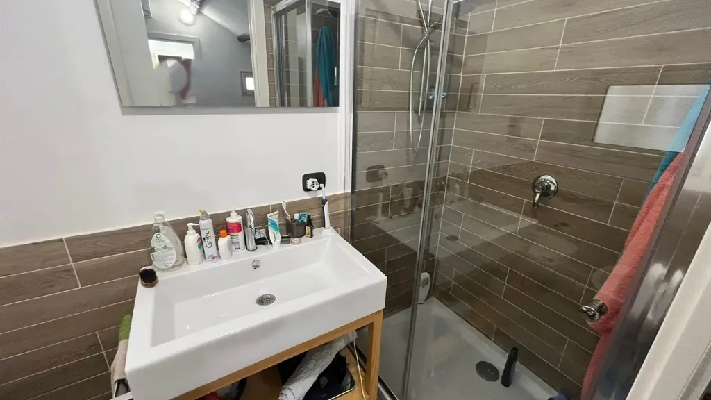 Bagni - Two-Level Apartment with Terraces in Palermo