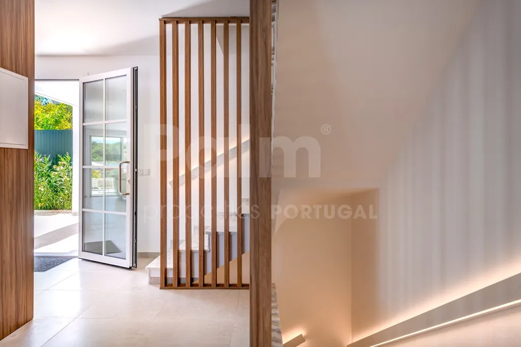 Esik - Luxury Villa with Heated Pool in Central Alvor