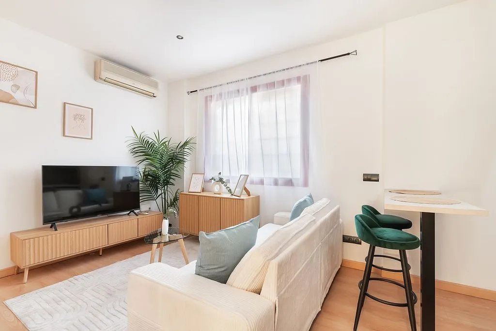 Elutuba - Furnished Studio with Garage in Guindalera