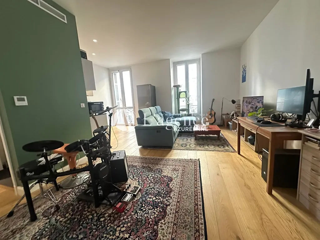 Living Room - 2-Bedroom Apartment with Balcony in Nice