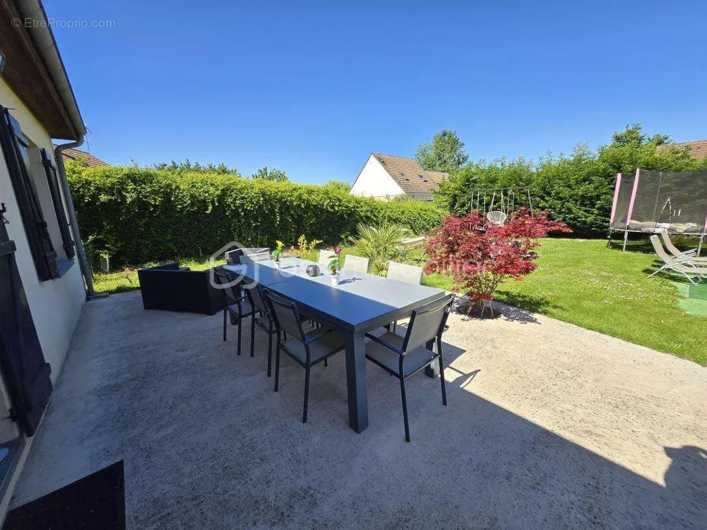 Terrass - Single-Storey House with Terrace in Cuffy