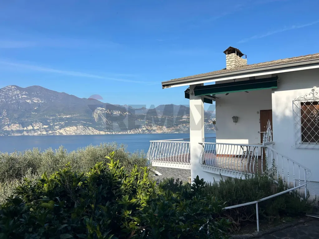 Terrazza - Villa with Panoramic Lake View in Brenzone