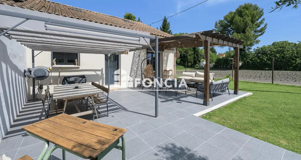 Terrace - Charming Stone Mas with Lavender View in Le Thor