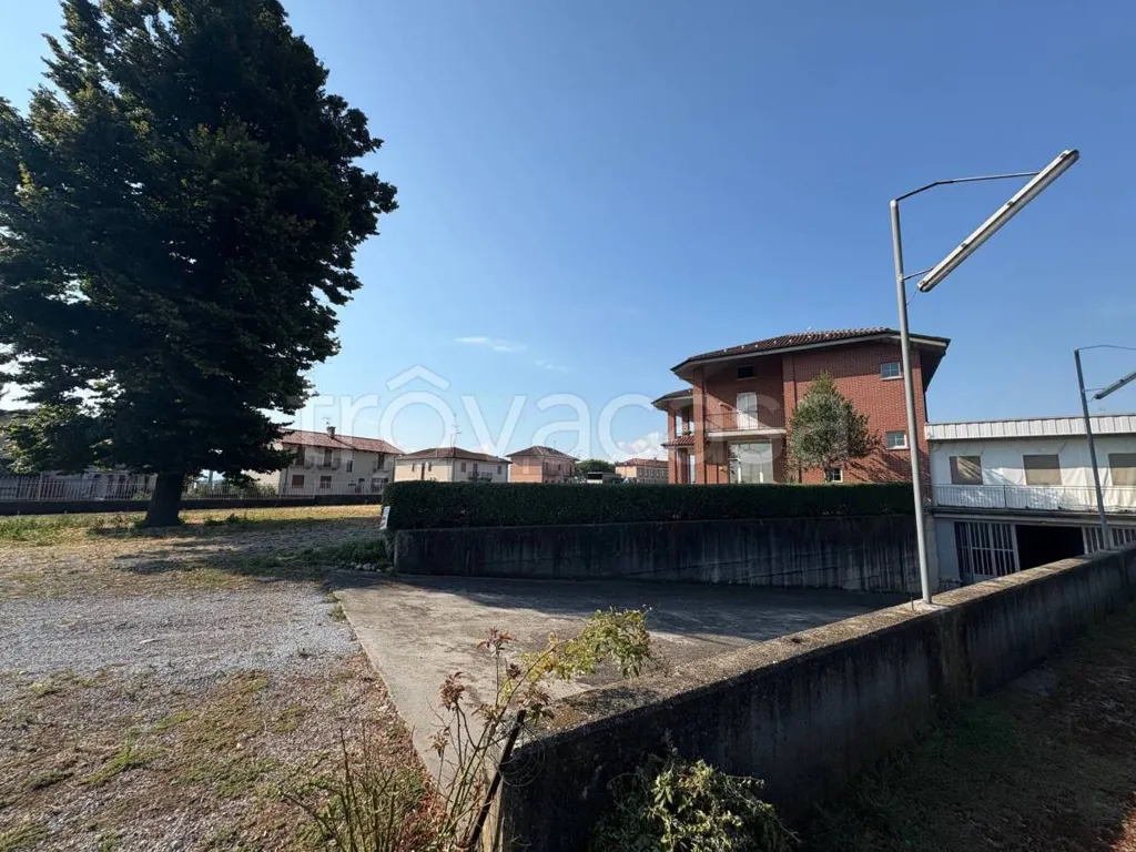 Jardin - Bifamiliar Villa with Commercial Space in Fossano
