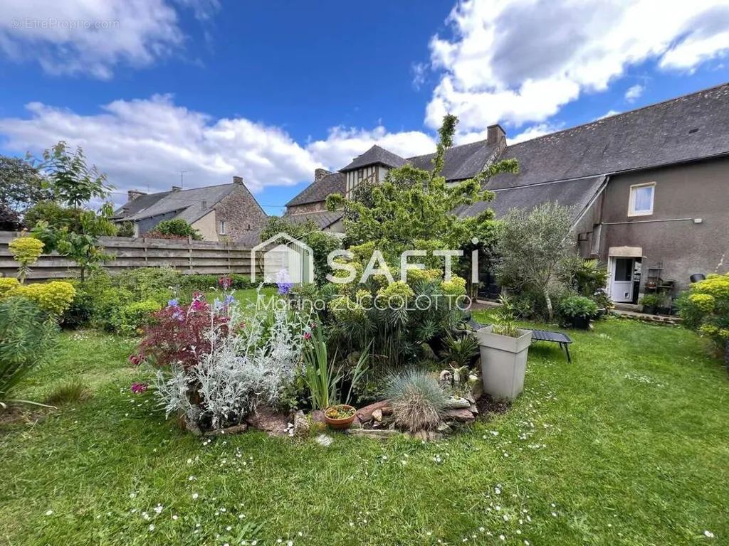 Garden - Charming Cottage with Garden in Mauron