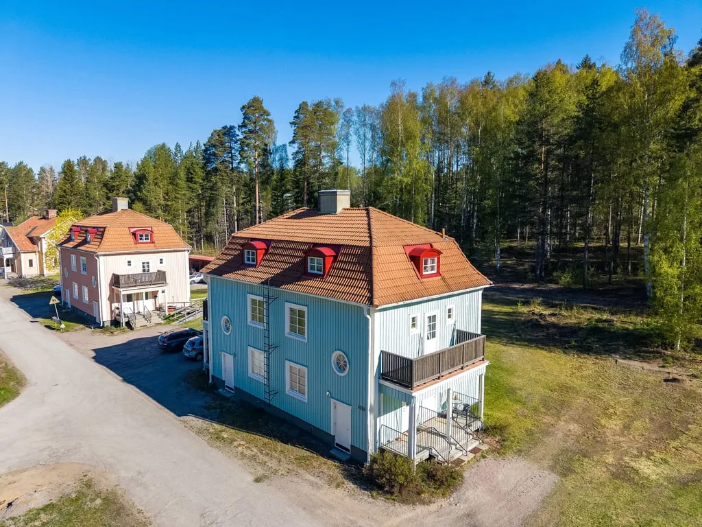 Vista aerea - Stable Rental Property with 16 Units and Garage