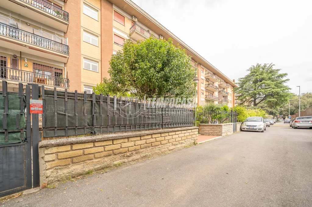 Välivaade - Ristrutturato Flat with Balcony in Centocelle