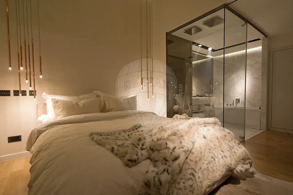 Chambres - Lisbon Condo with Terrace and Fireplace