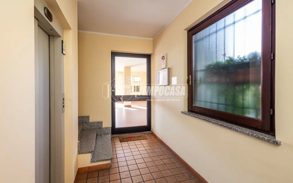 Entrée - 5-Bedroom Apartment with Double Garage in Chieri