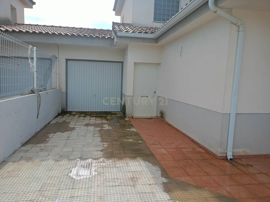 Aed - Pareded Chalet with Large Parcel in Montserrat