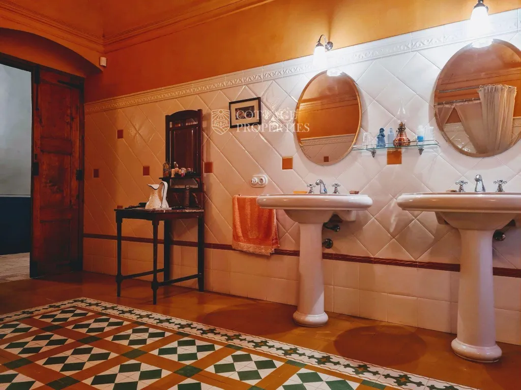 Bagni - Rustic Estate with Masia in Llagostera