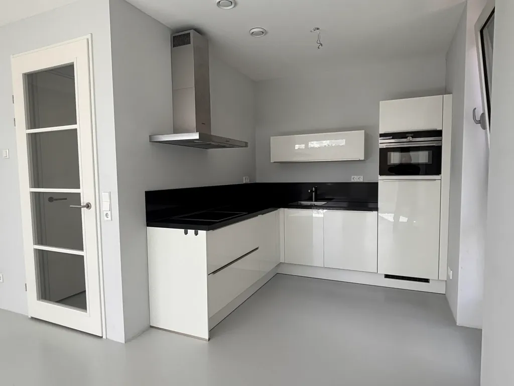 Köök - Modern Apartment with Balcony in Amsterdam