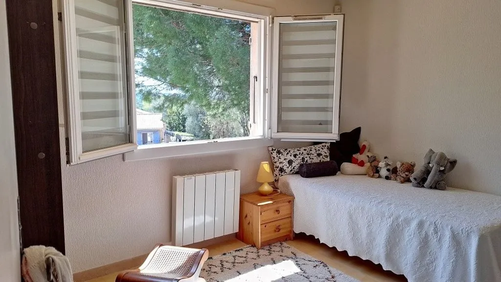 Chambres - Maison de Luxe avec Piscine à Cabrières