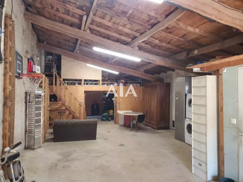Garaaž - Charming Property with Pool between Civray and Ruffec