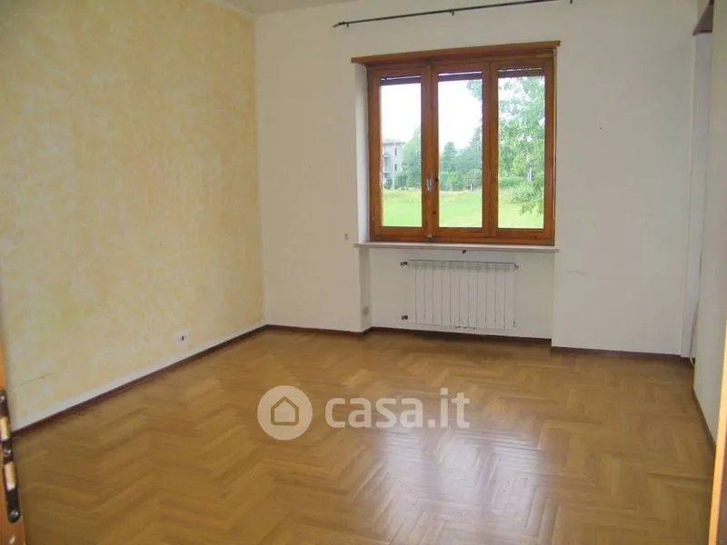Pièces - Four-Room Apartment with Garden in Mathi