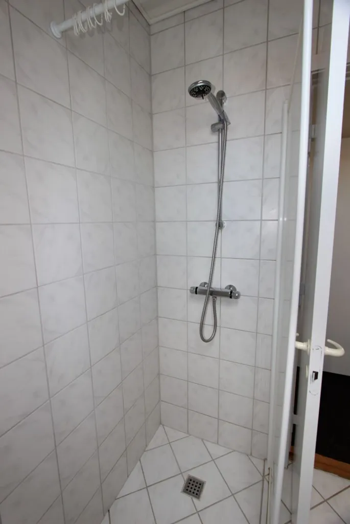 Bathrooms - Bright Apartment with Balcony in Willemoesgade