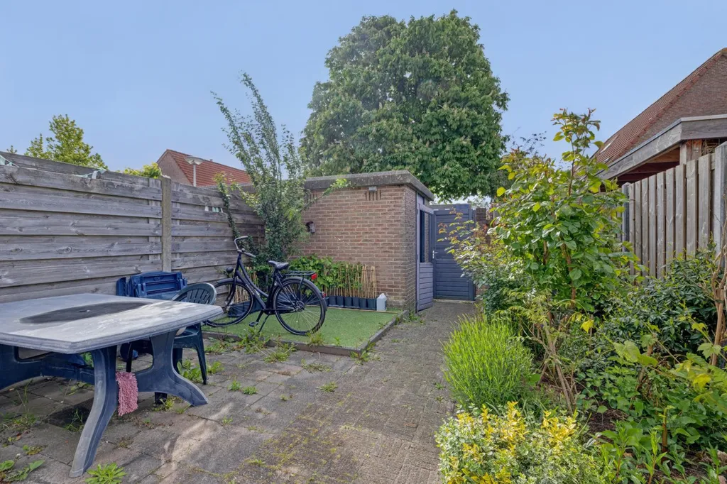 Jardin - Three-Storey House with Garden in Waddinxveen