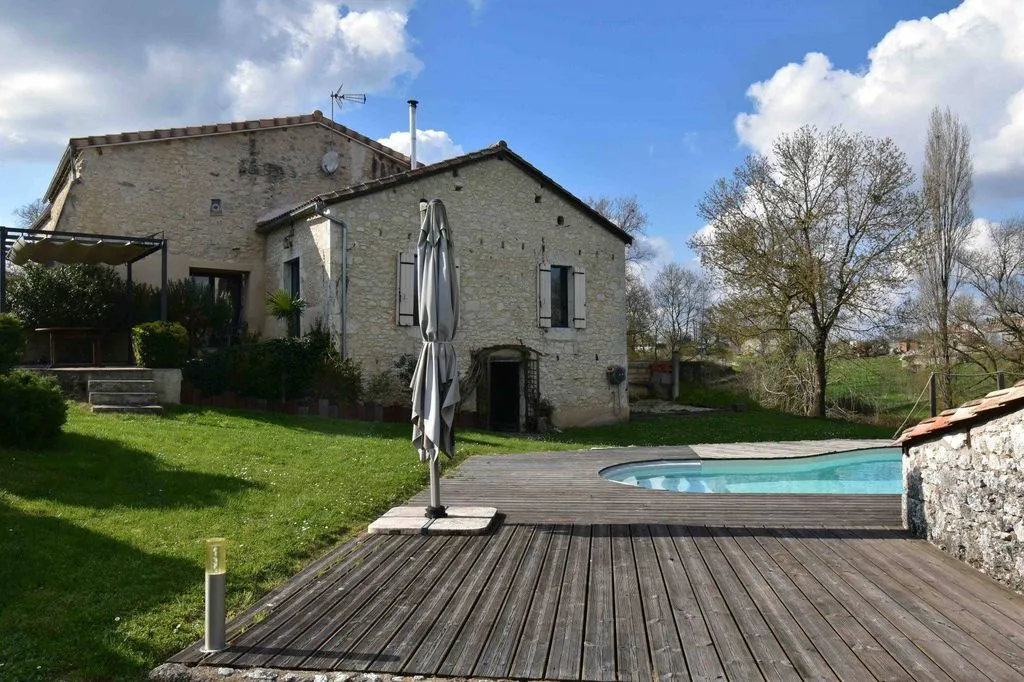 Piscina - Renovated Stone Farmhouse with Pool in Saint-Perdoux