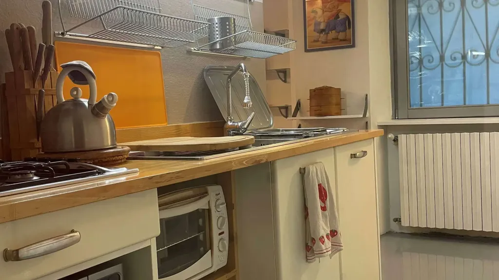 Cuisine - Charming Apartment with Balcony in Asti