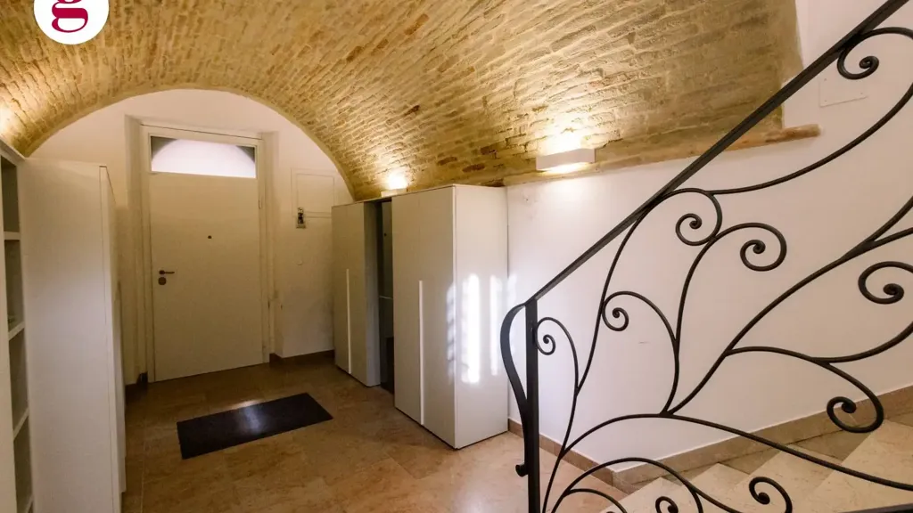 Esik - Rustic Villa with Balcony in Vasto