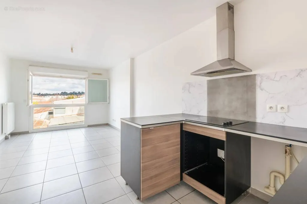 Cuisine - Appartement Moderne avec Ascenseur à Pont de Vivaux