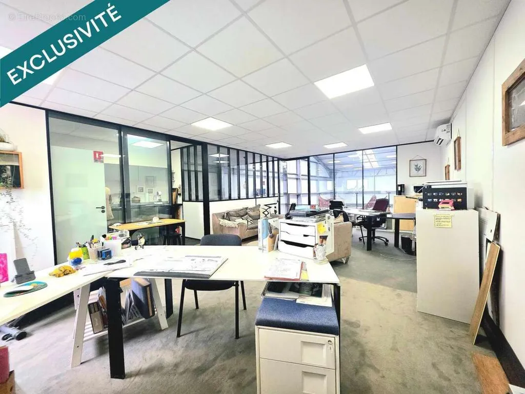 Studio - Commercial Space with Parking in Brie-Comte-Robert