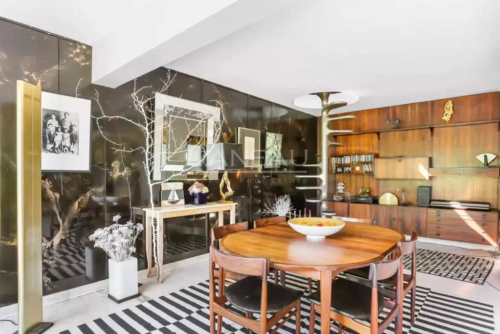 Salle à manger - Maison d'architecte avec toitures asymétriques à Nointot