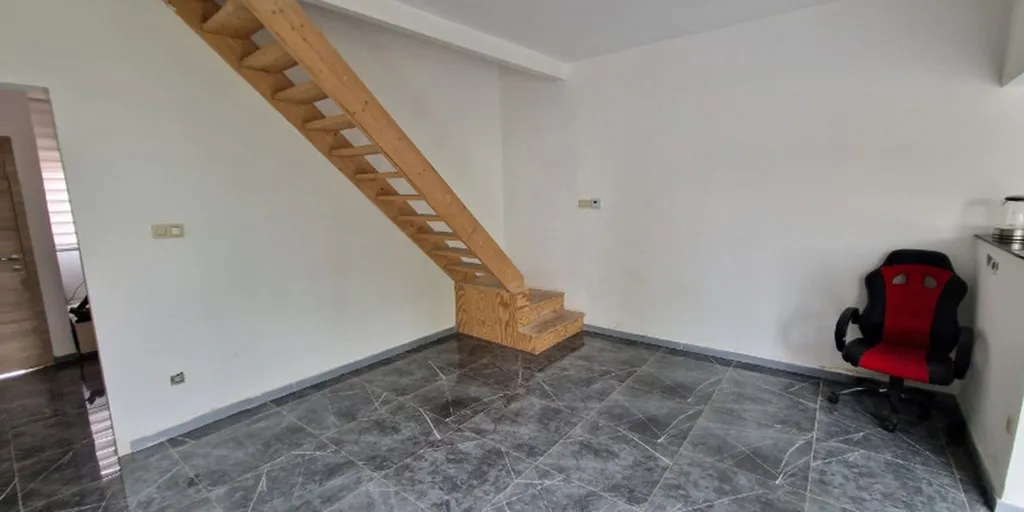 Toad - Renovatable House with Garden in Waasmunster
