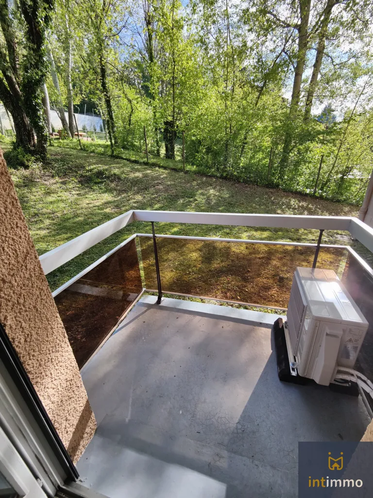 Balcon - Studio Meublé avec Balcon et Cave à La Tour du Pin