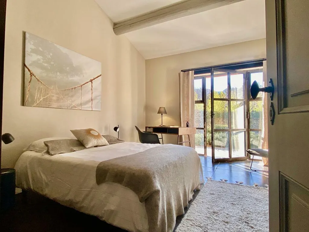 Chambres - Villa Luxueuse avec Piscine à Ménerbes