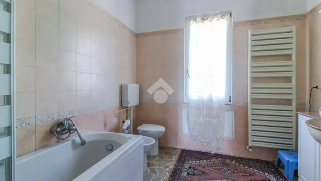 Vannitoad - Bifamiliar Villa with Garden in Barghe