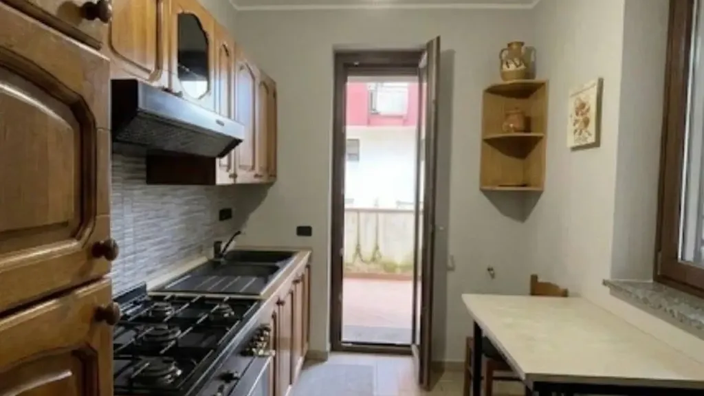 Cuisine - Rear-Accessed Apartment with Private Garden in Ceccano