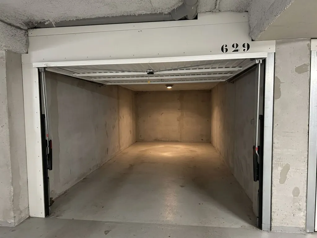 Garage - Appartement avec Balcon dans Résidence Sécurisée à Saint-Nazaire