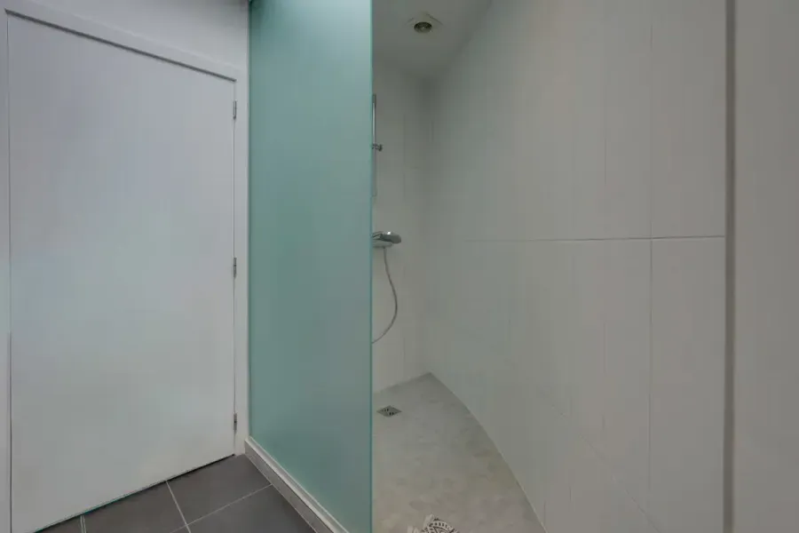 Salles de bain - Ensemble Mixte Résidentiel et Professionnel à Pecq