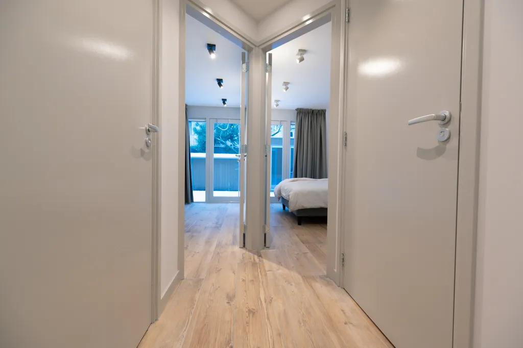 Esik - Modernised Ground Floor Flat with Garden in Amsterdam-Zuid