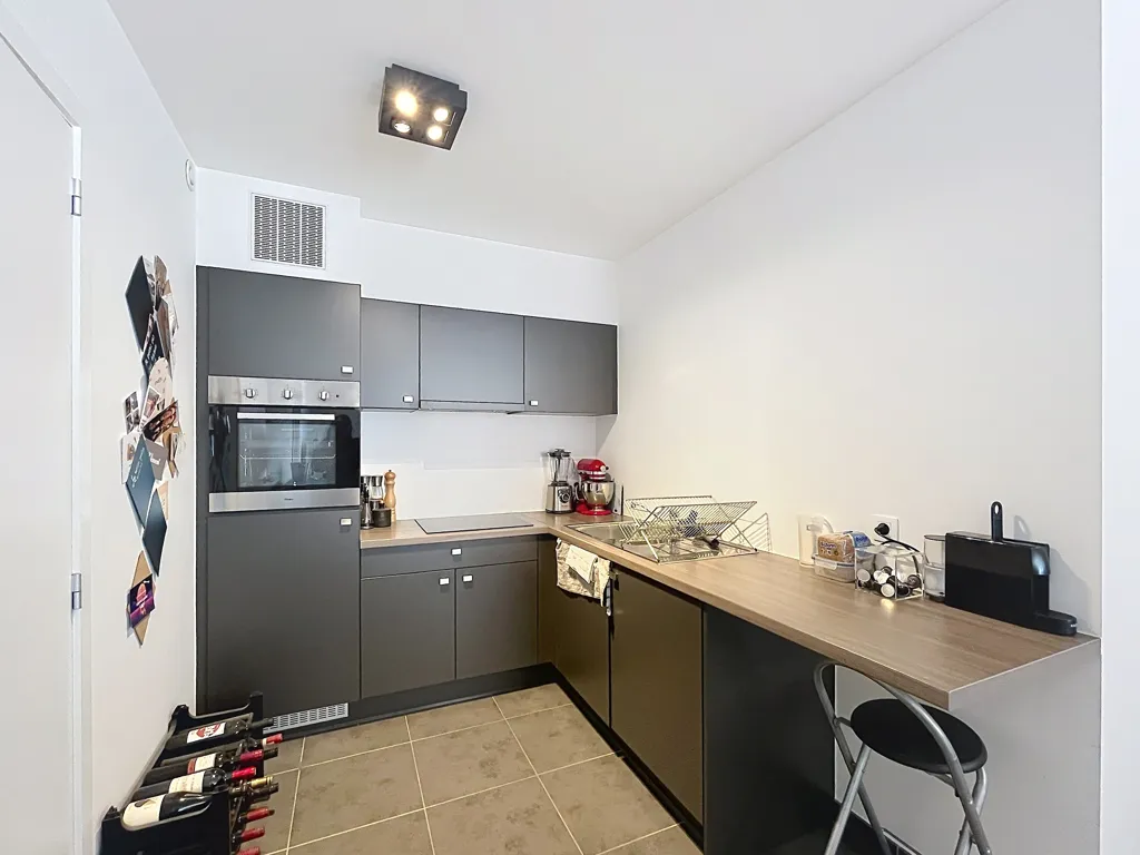 Cuisine - Appartement Moderne avec Terrasse près de la Gare de Bruges