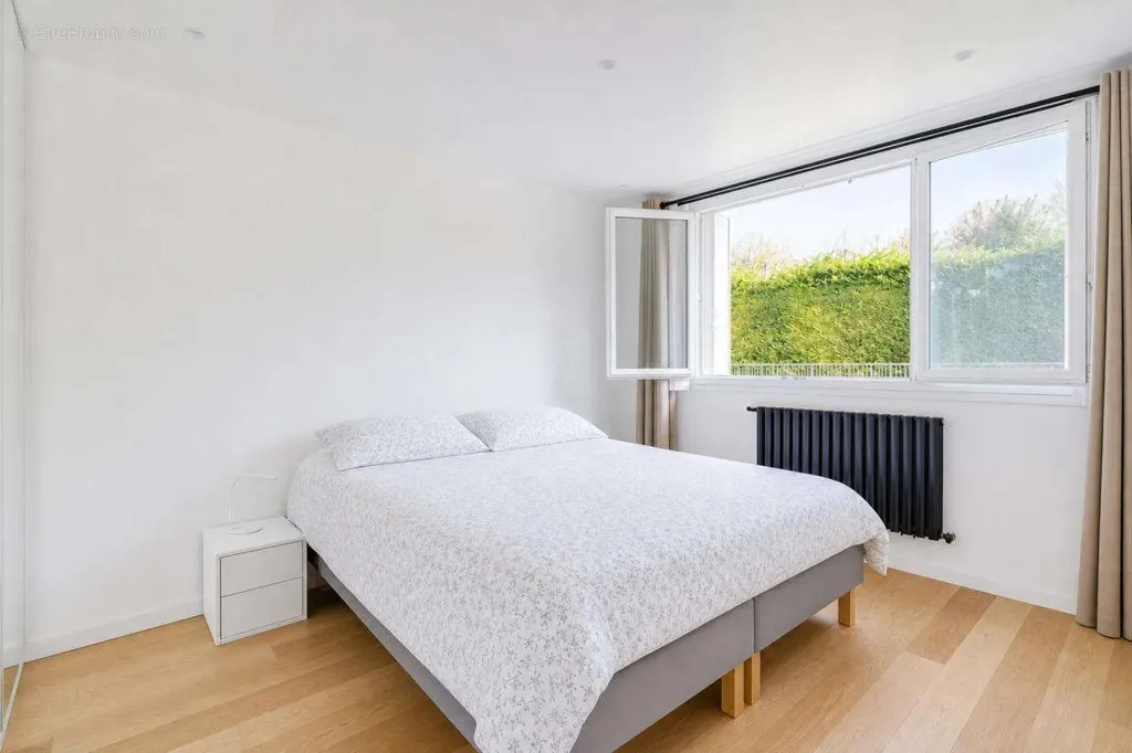 Magamistoad - Bright 4-Bed Flat with Parking in Montmorency