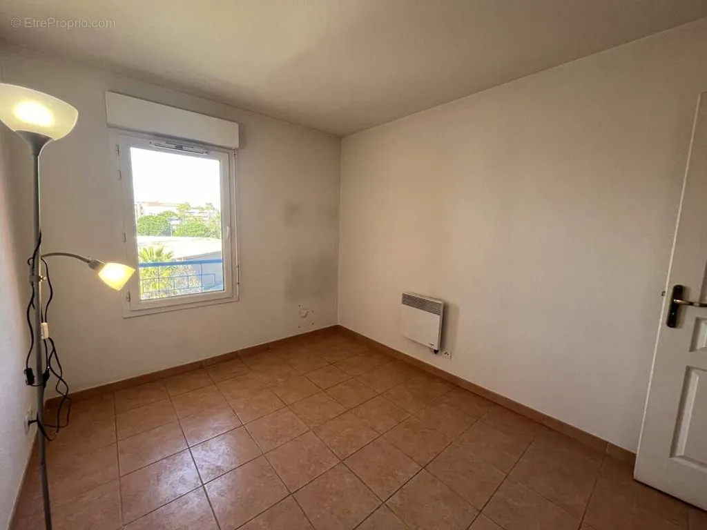 Rooms - Apartment with South-Facing Terrace in Fréjus