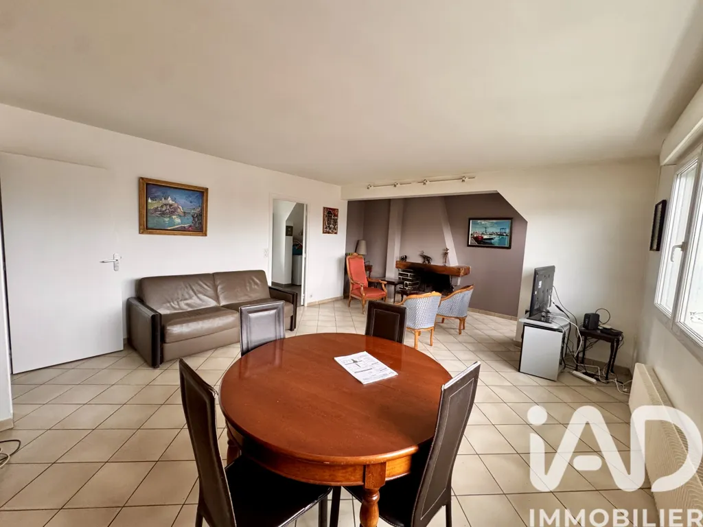 Sala da pranzo - 3-Bed Flat with Private Parking in Musicians' Quarter