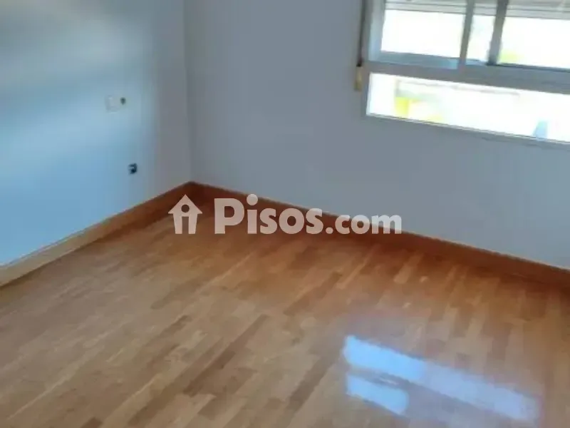 Toad - Spacious 4-Bedroom Flat with Balcony in Ronda Sur