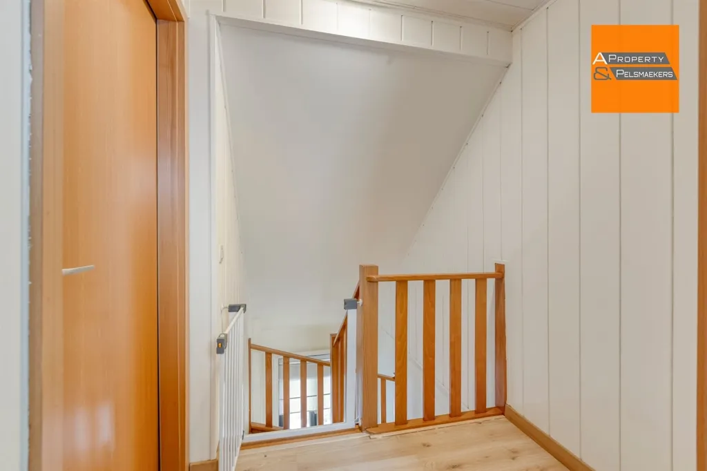Entrée - Local Commercial avec Appartement à Sterrebeek