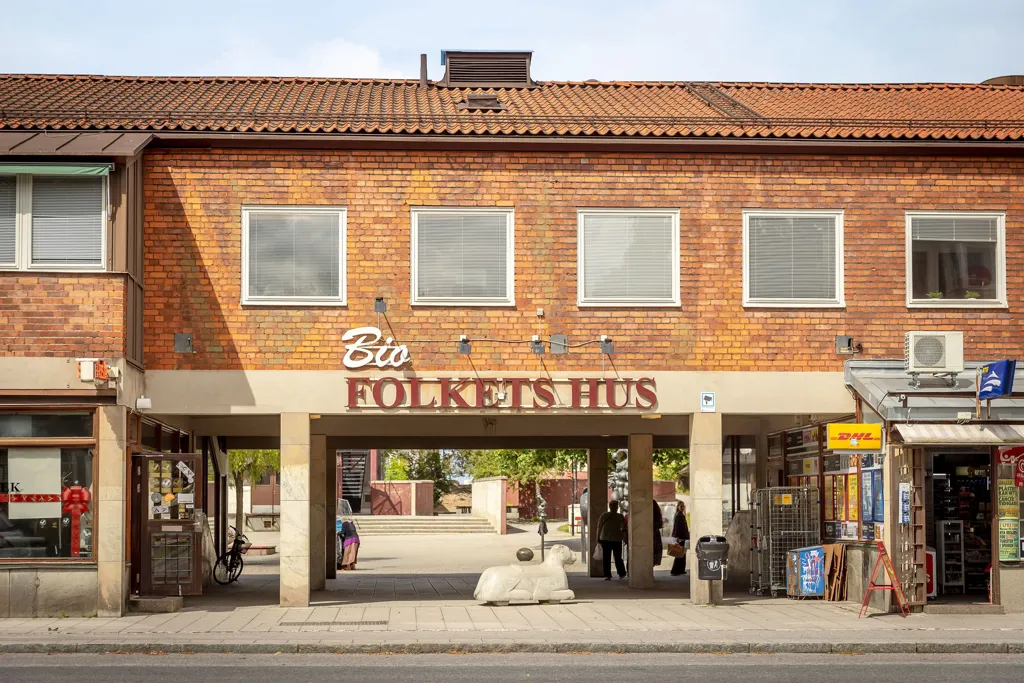 Exterior - 2-Bedroom Apartment with West Balcony in Årsta
