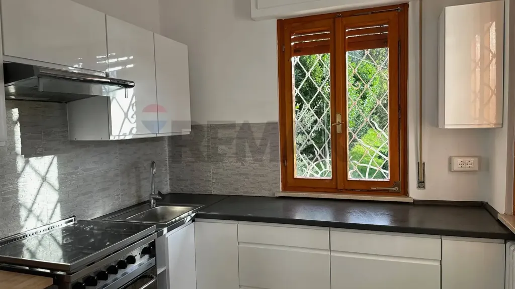 Cucina - Villa with Panoramic Lake View in Brenzone