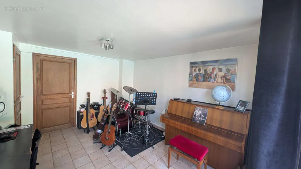 Chambres - Maison Charmante avec Piscine à Luynes