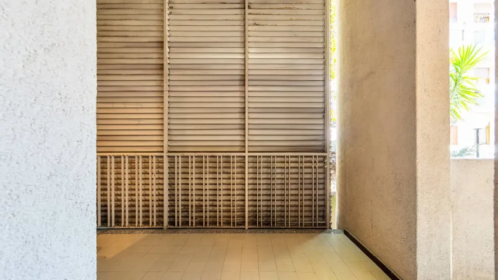 Entrée - Quadrilocale with Balcony in Cagliari