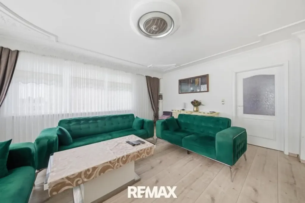 Séjour - Multi-Unit House with Expansion Potential in Haschendorf