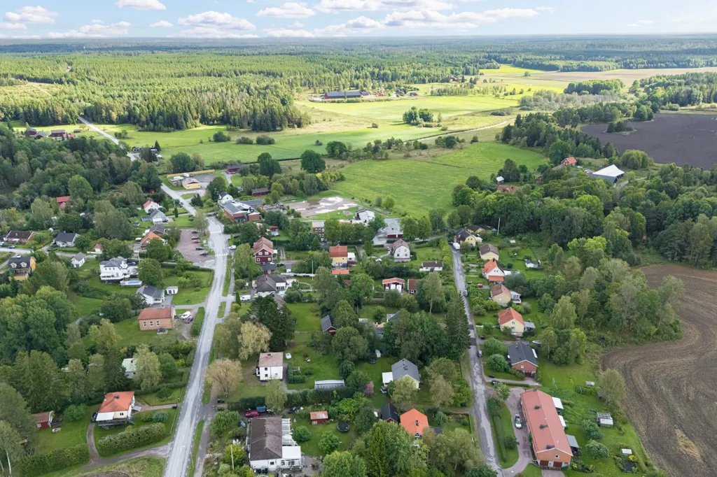 Õhuvaade - Freehold Plot with Building Potential in Skyttorp