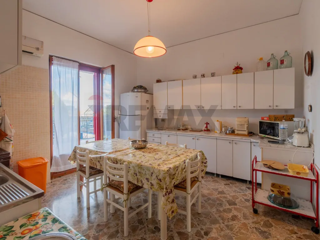 Cuisine - Villa Portion with 360° Views in Villagrazia